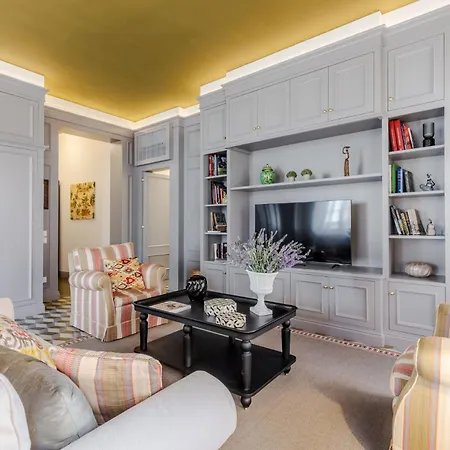 Ti 4 Bedrooms 4 Bathrooms شقة *