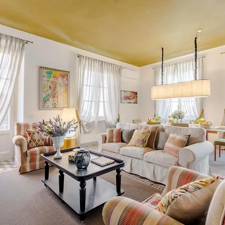 Ti 4 Bedrooms 4 Bathrooms شقة *